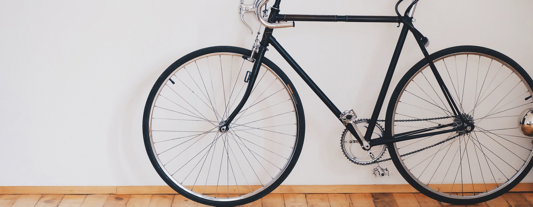 a bicycle leaning against a wall